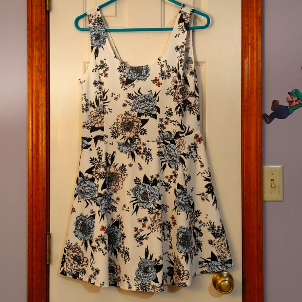 Size 14 h&m floral sleeveless skater dress